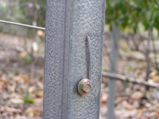 End of row wire anchor